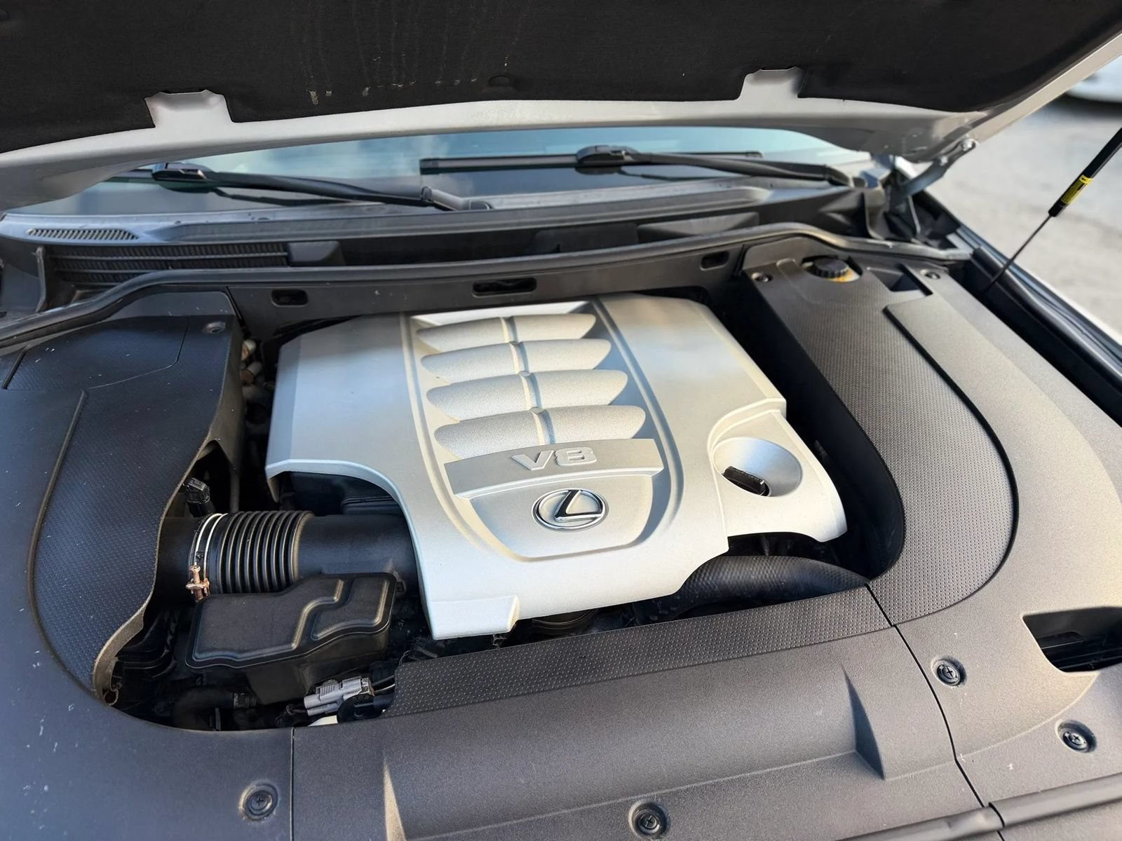 Used 2013 Lexus LX 570 4WD w/ Luxury Pkg image 19