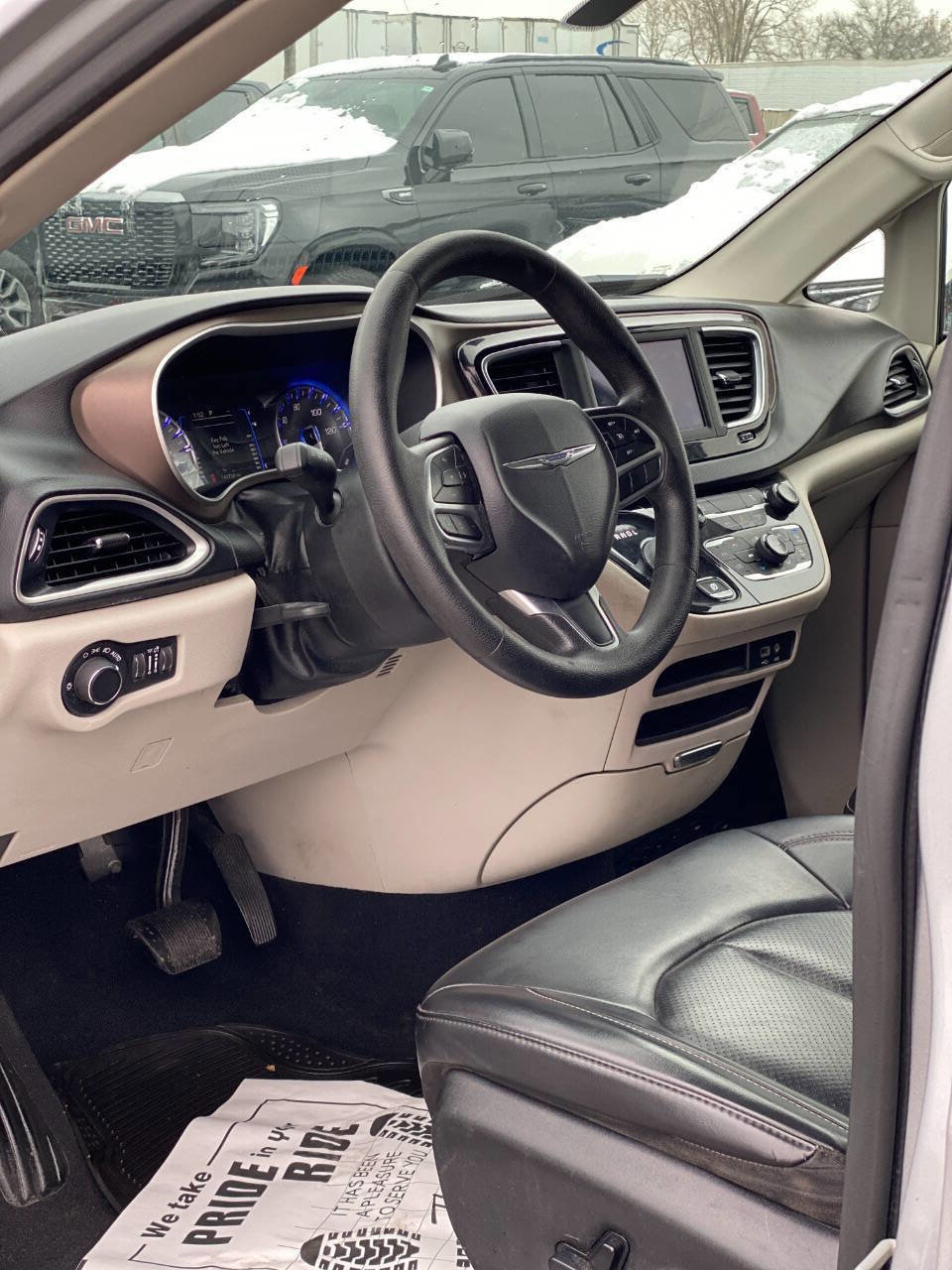 Used 2020 Chrysler Voyager Lxi FWD image 9