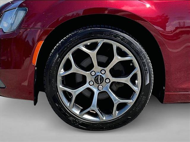 Used 2018 Chrysler 300 Touring w/ Sport Appearance Package RWD image 10