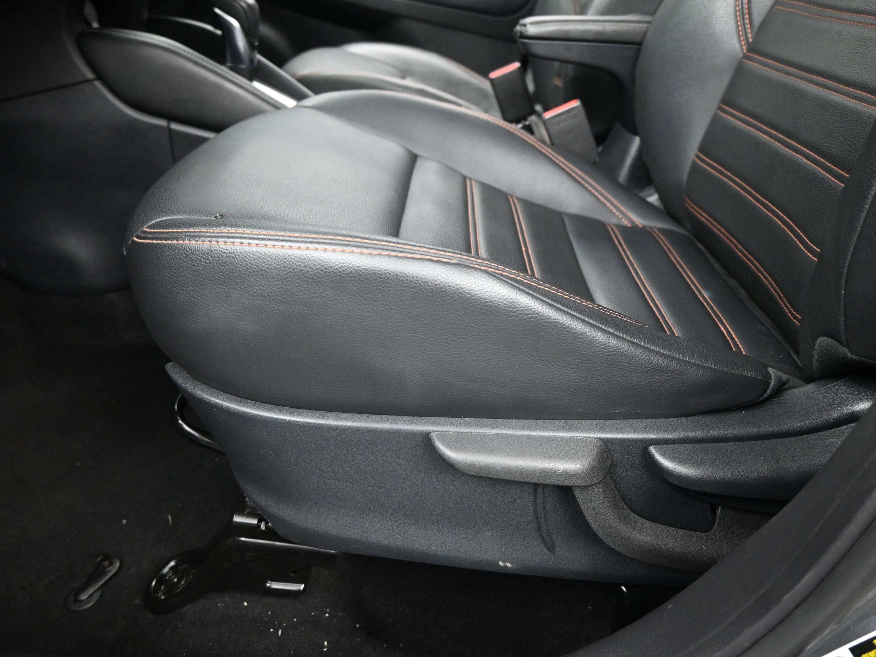 Used 2020 Nissan Kicks SR w/ SR Premium Package image 11