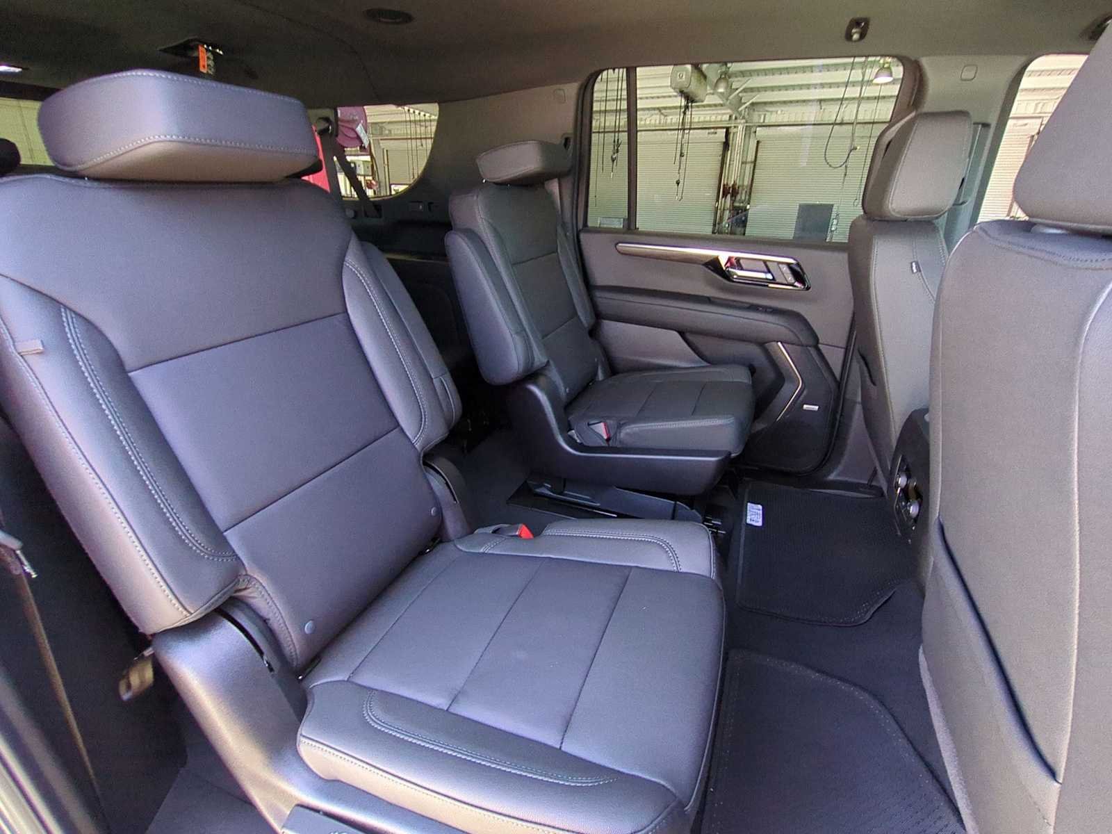 New 2026 Chevrolet Suburban Z71 w/ Comfort Package AWD/4WD image 26