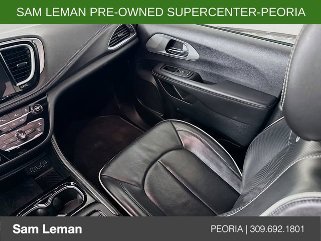 Used 2025 Chrysler Pacifica Limited image 24