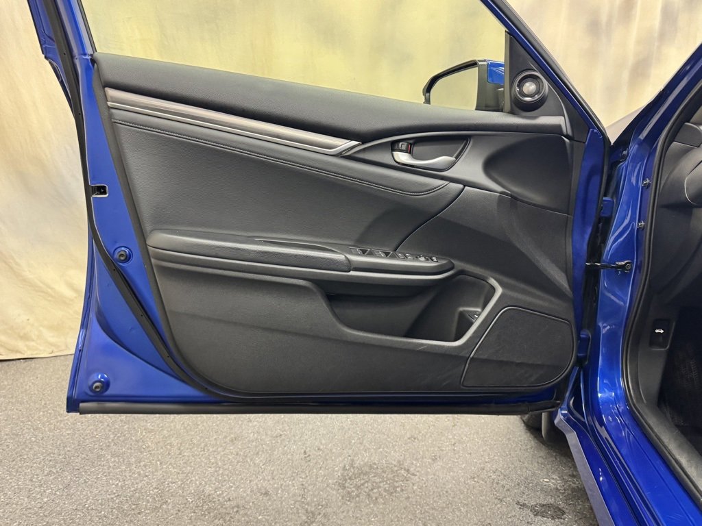 Used 2019 Honda Civic Touring image 11