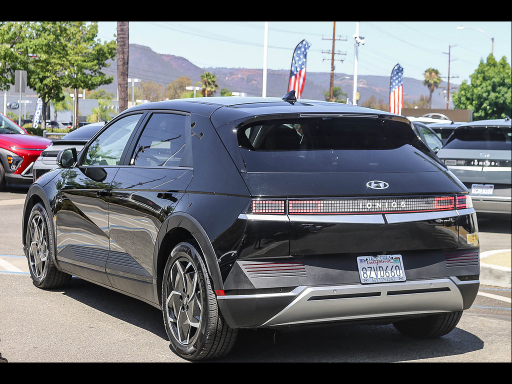 Certified 2022 Hyundai Ioniq 5 SEL w/ Cargo Package RWD image 8