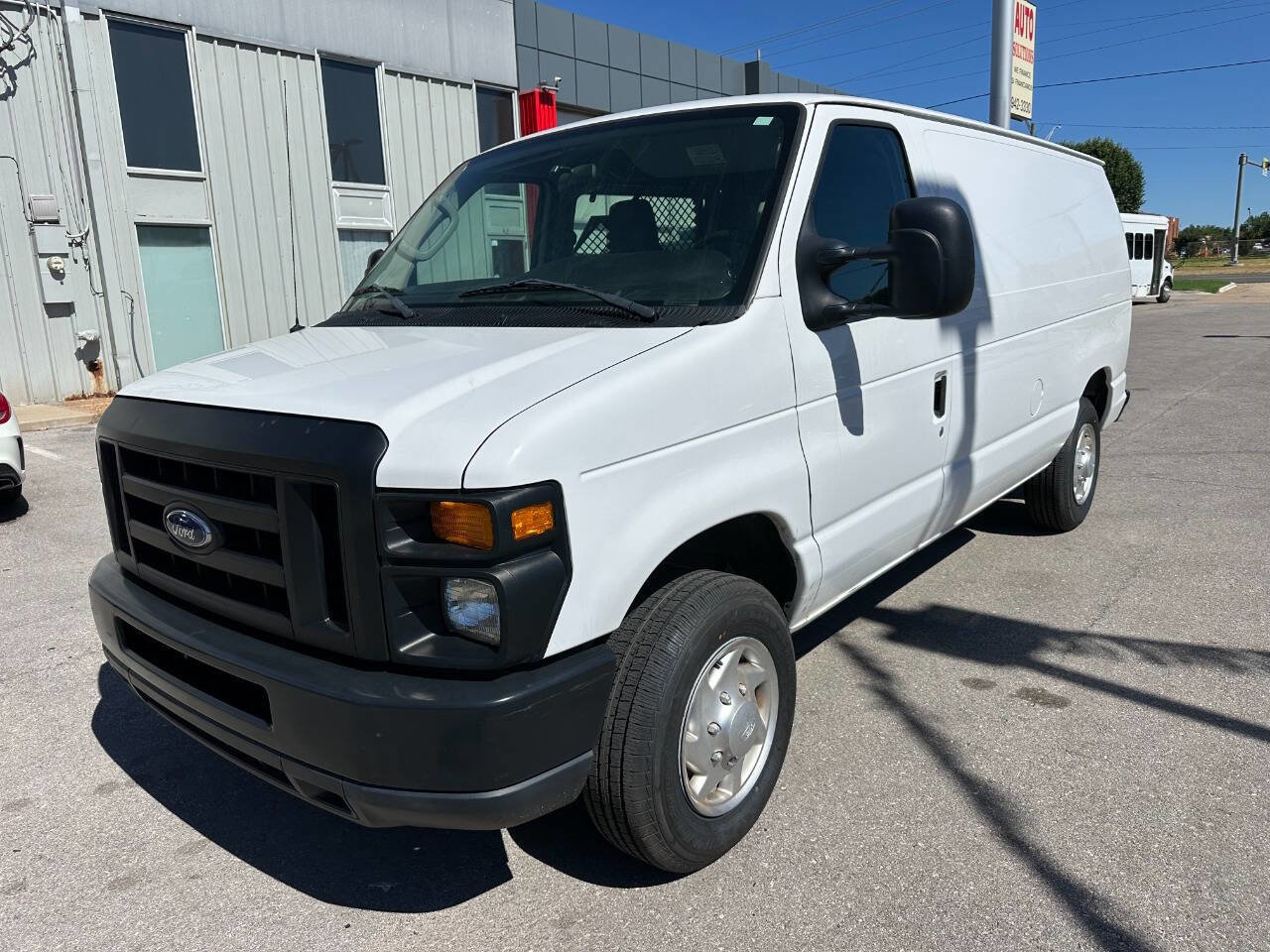 Used 2011 Ford E-150 and Econoline 150 image 2