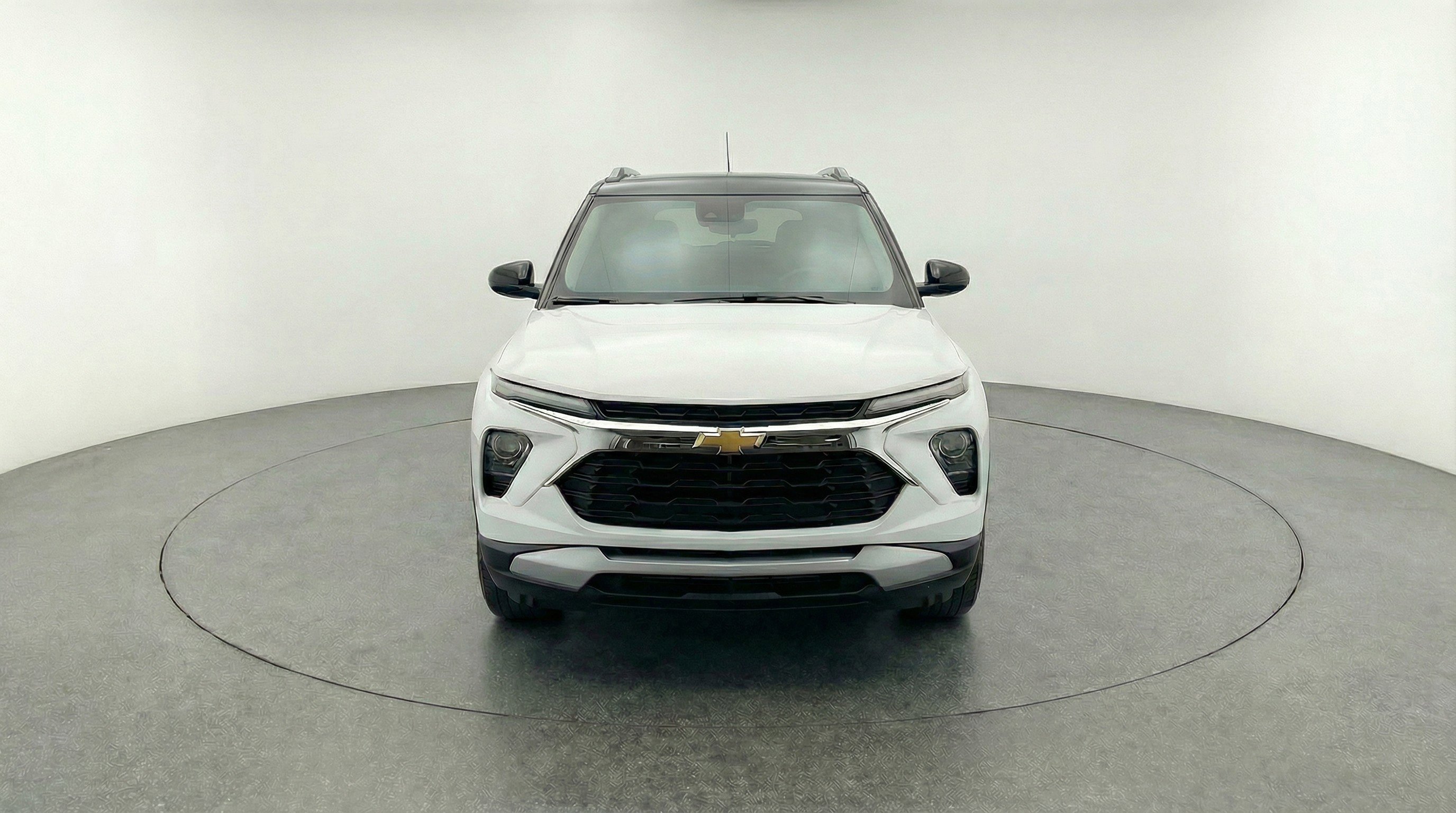 Used 2025 Chevrolet TrailBlazer LT w/ Driver Confidence Package AWD/4WD image 2