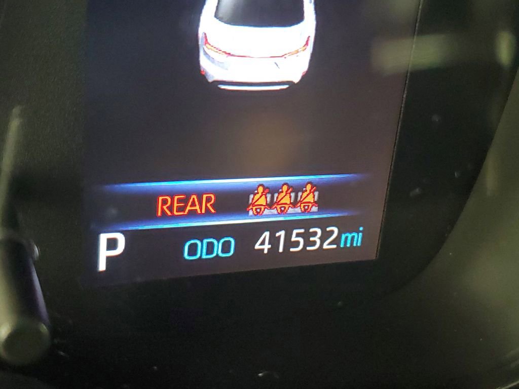 Used 2022 Toyota Corolla LE image 24