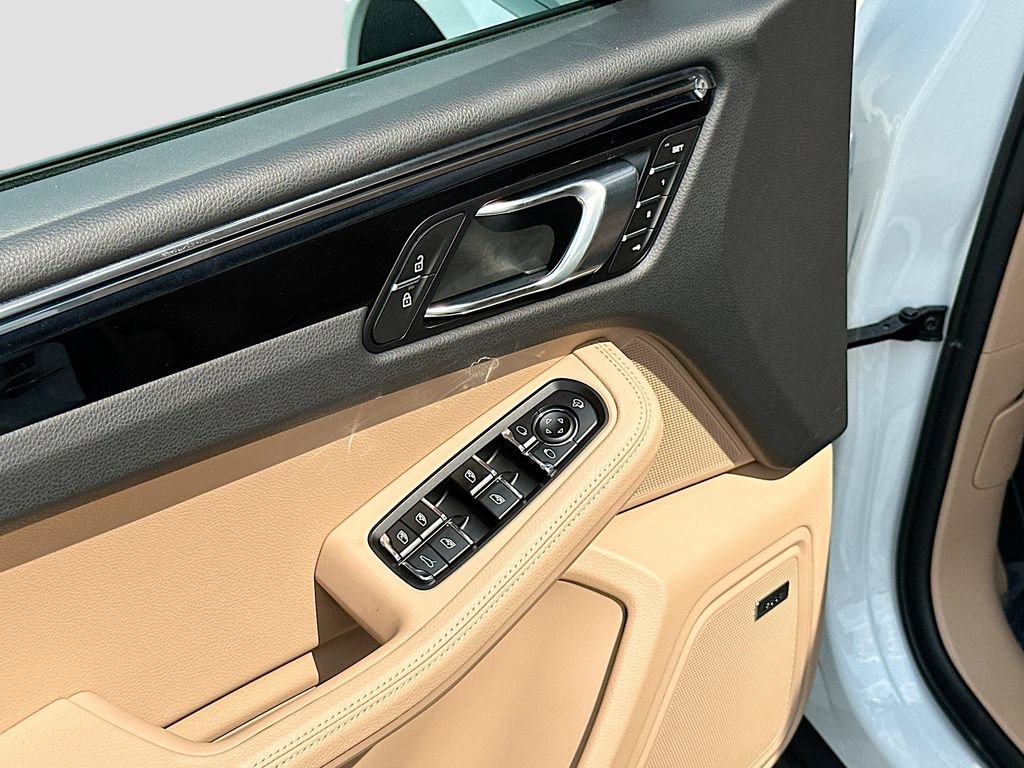 New 2026 Porsche Macan AWD/4WD image 20