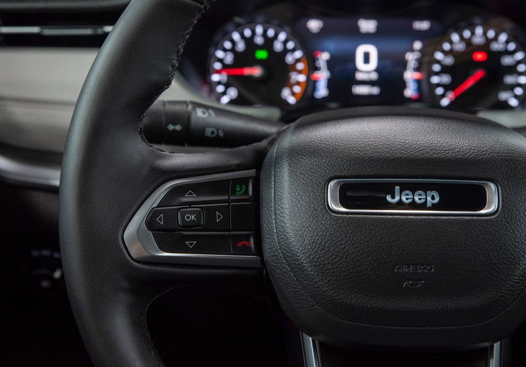 Used 2025 Jeep Compass Limited AWD/4WD image 21
