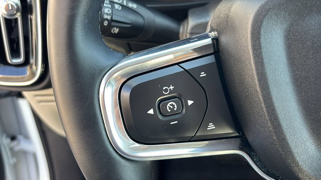 Certified 2026 Volvo XC40 B5 Plus AWD/4WD image 16