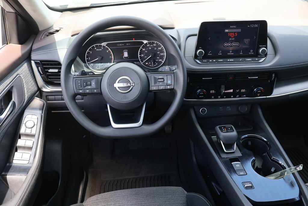 Used 2022 Nissan Rogue SV FWD image 15