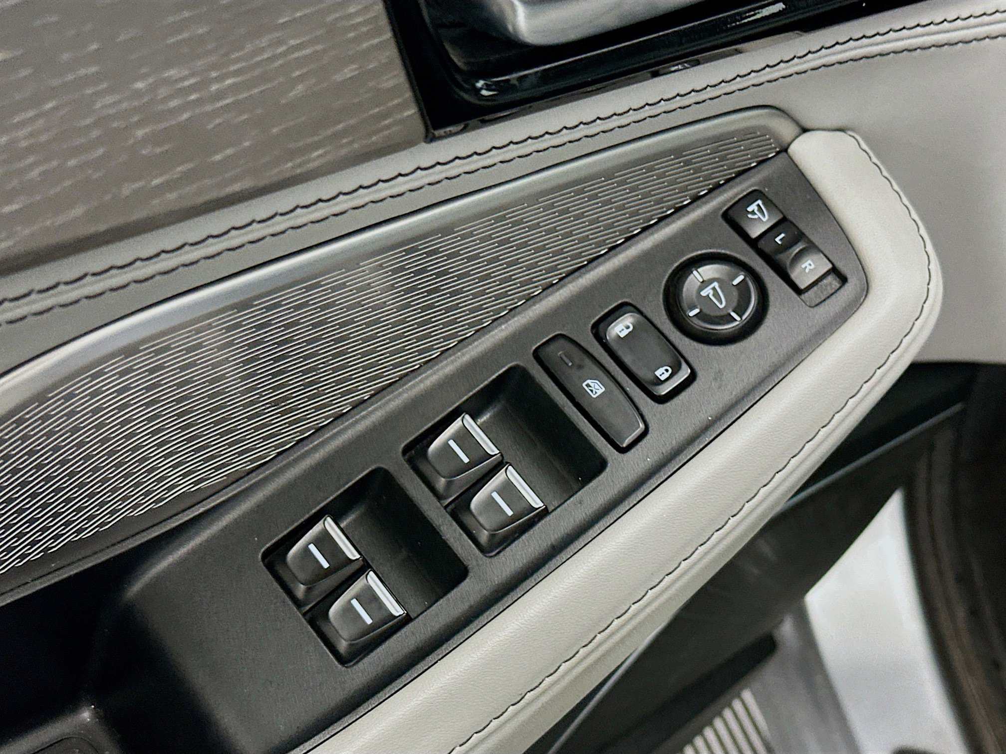 Used 2023 Acura MDX SH-AWD w/ Advance Package image 15