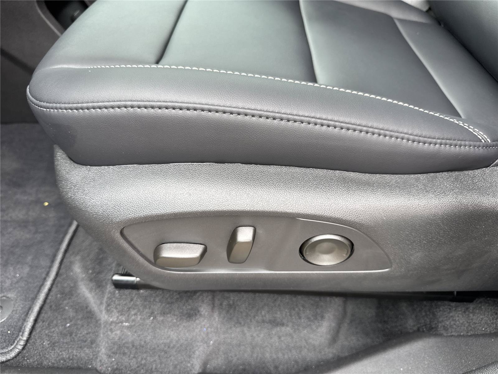 New 2026 GMC Acadia Elevation w/ Elevation Premium Package FWD image 12
