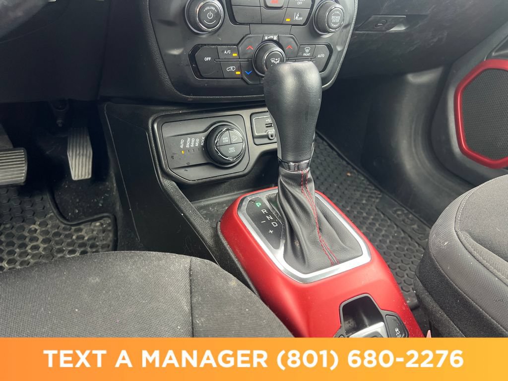 Used 2022 Jeep Renegade Trailhawk AWD/4WD image 25