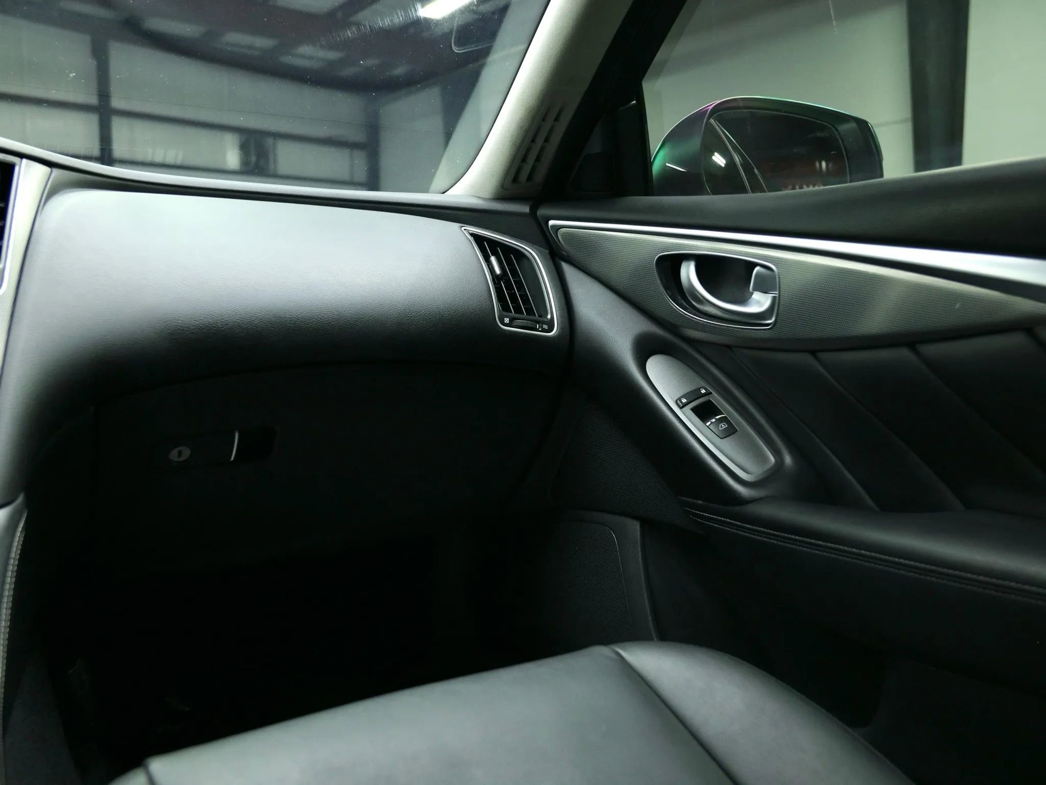 Used 2017 INFINITI Q50 2.0t w/ Moonroof Package image 37