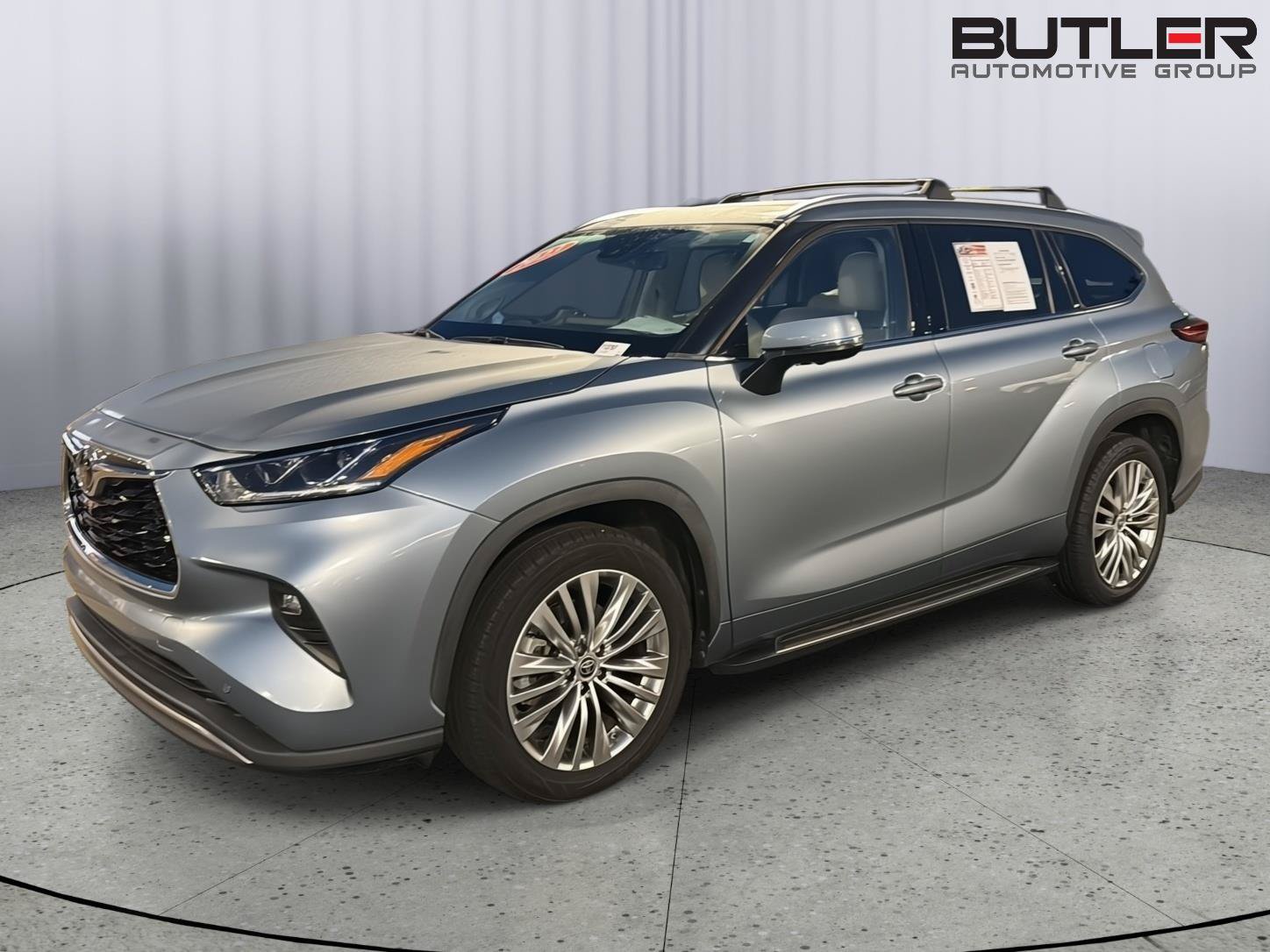 Used 2023 Toyota Highlander Platinum FWD image 1