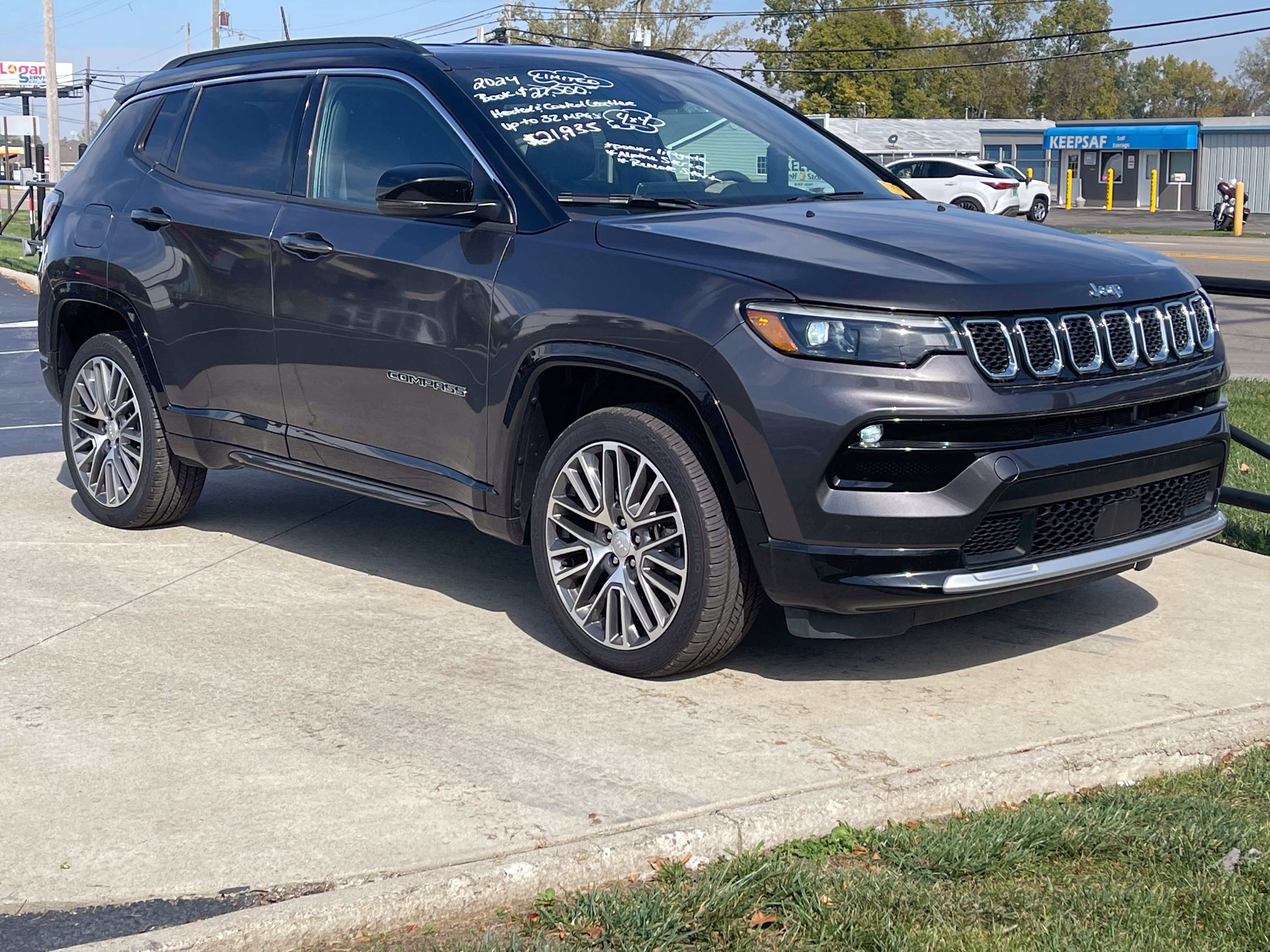 Used 2024 Jeep Compass Limited w/ Elite Group AWD/4WD image 2