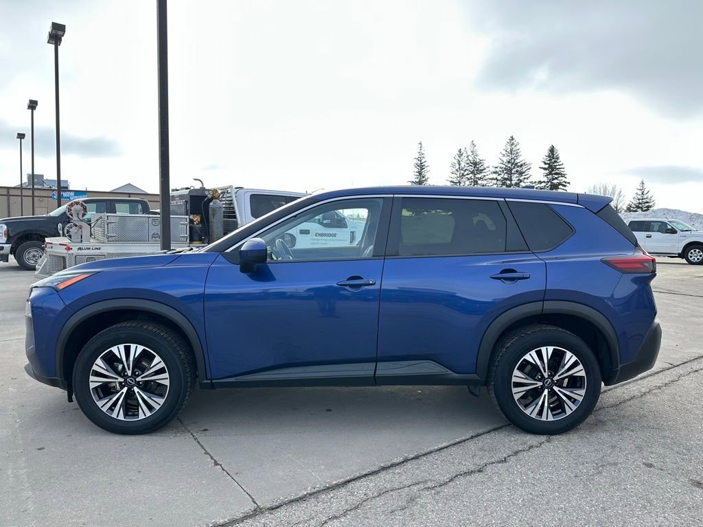 Used 2023 Nissan Rogue SV image 3
