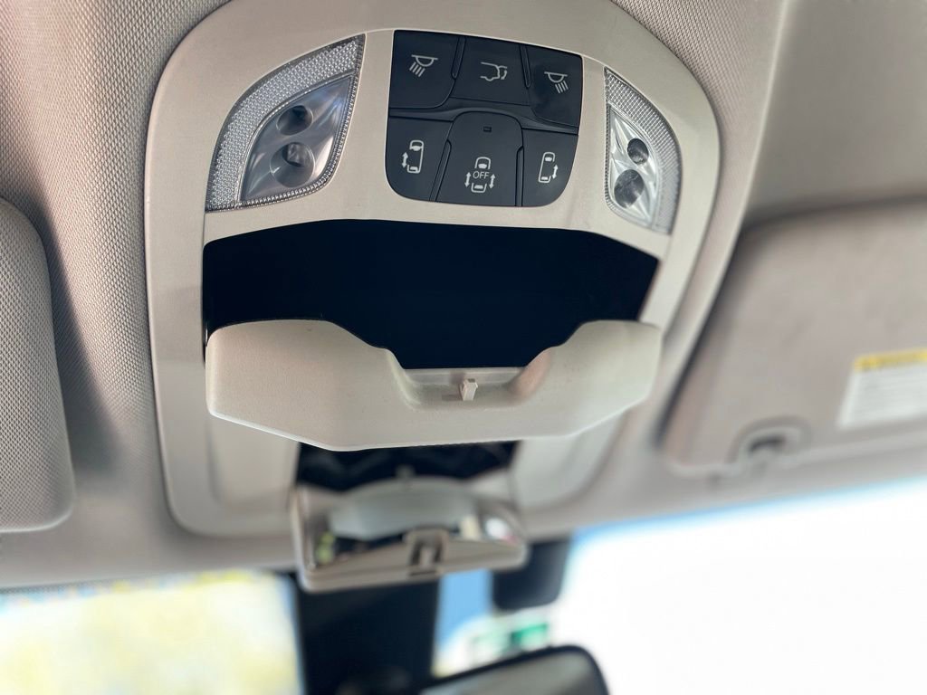 Used 2019 Chrysler Pacifica Touring-L image 17