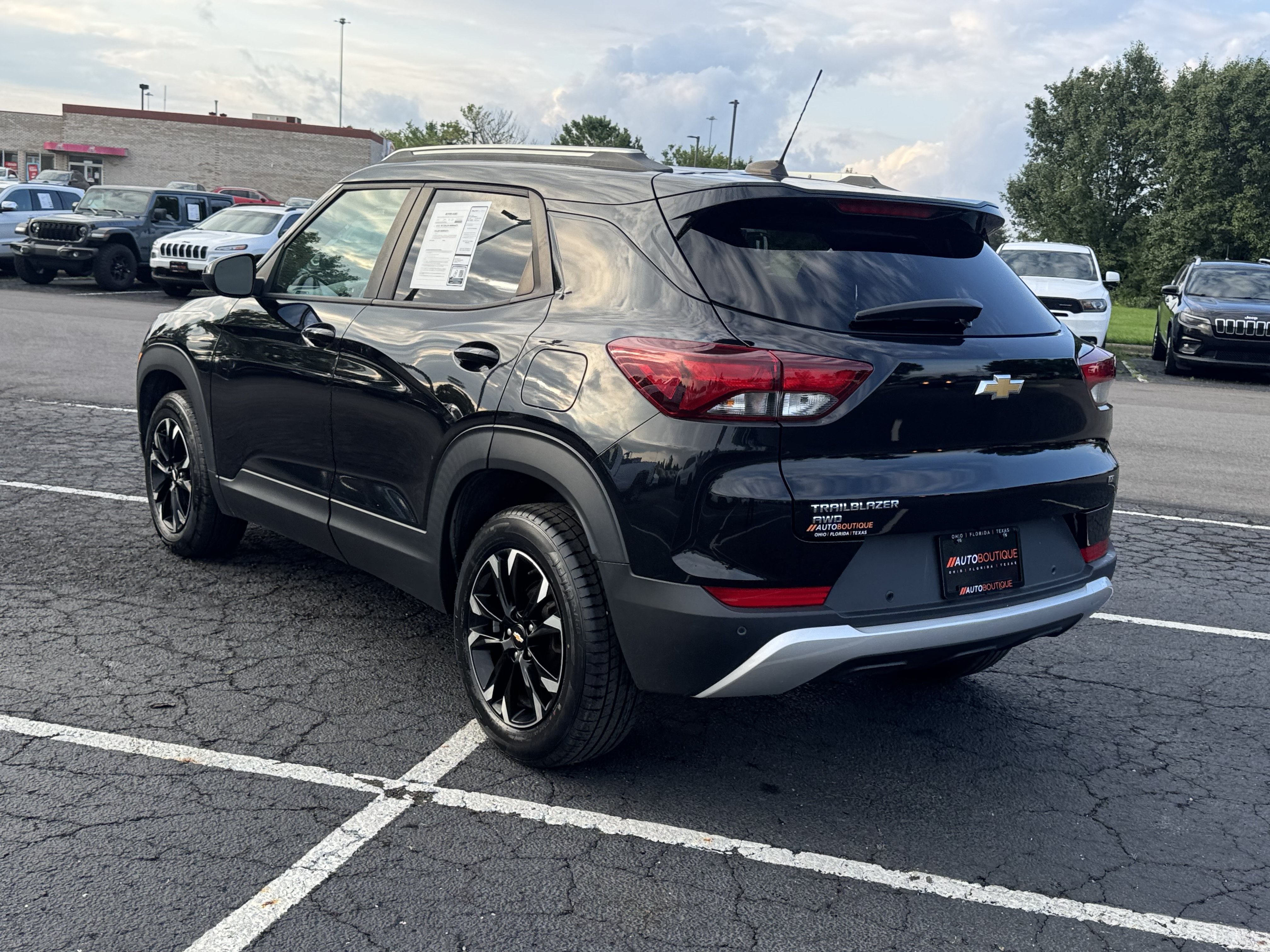 Used 2021 Chevrolet TrailBlazer LT w/ Driver Confidence Package AWD/4WD image 11