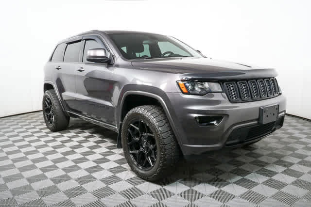 Used 2021 Jeep Grand Cherokee Laredo X image 1