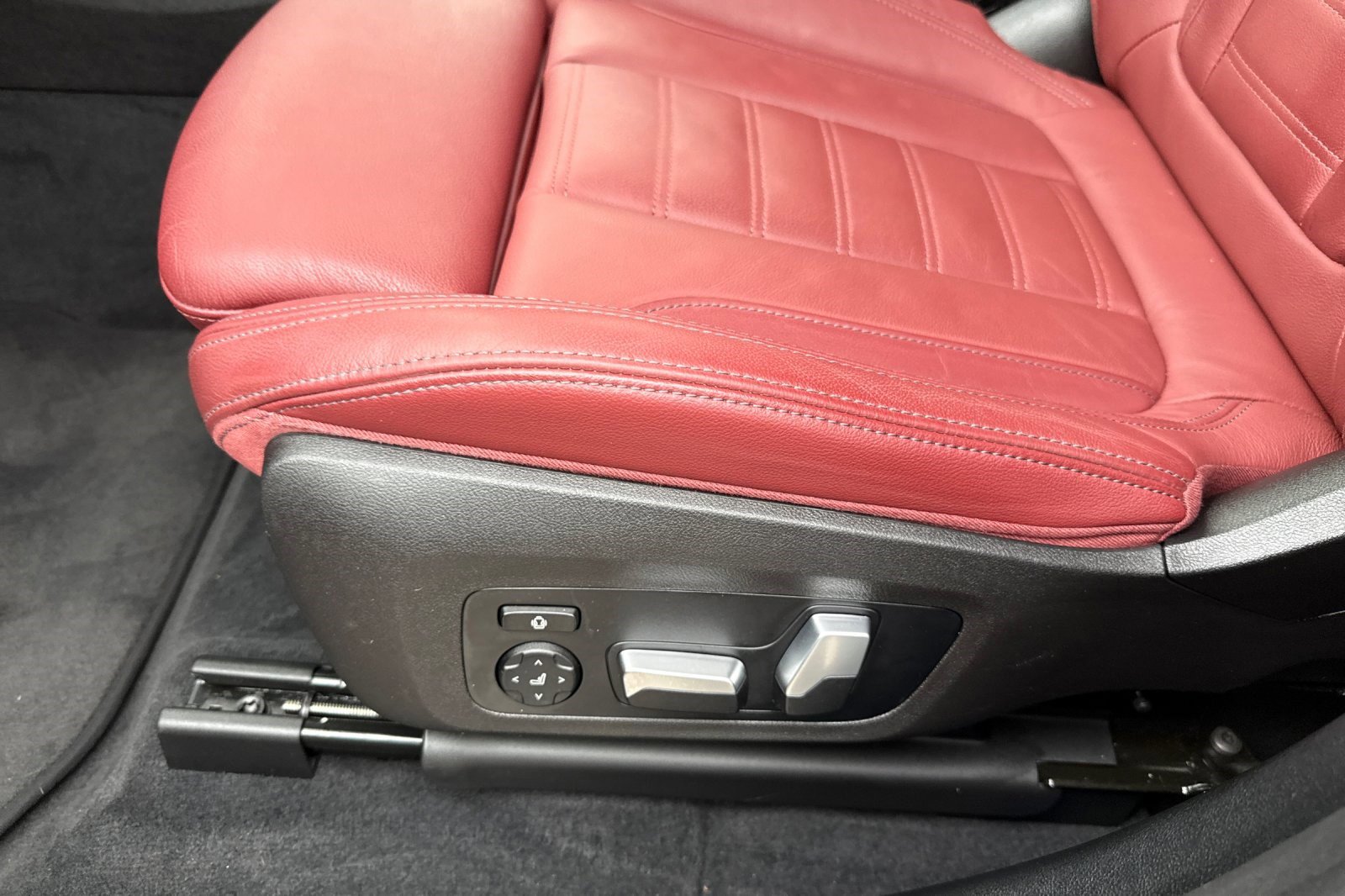 Certified 2021 BMW X4 xDrive30i w/ Executive Package image 14