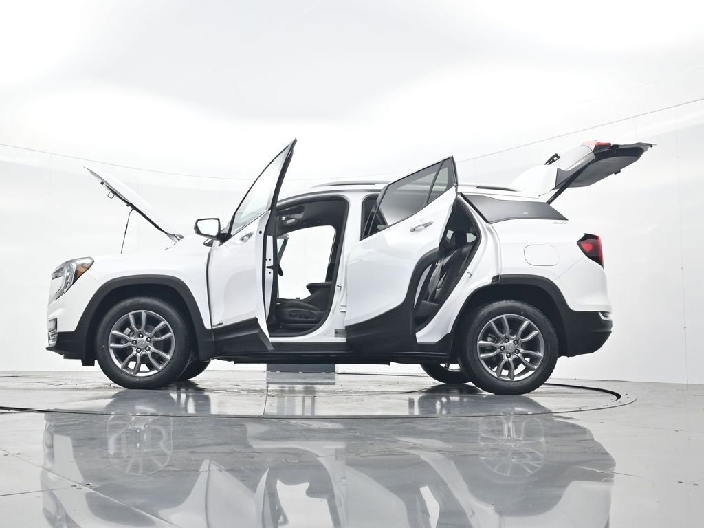 Used 2024 GMC Terrain SLT image 45