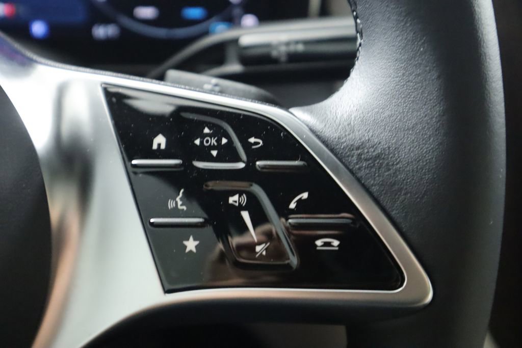 Certified 2025 Mercedes-Benz GLC 300 image 12