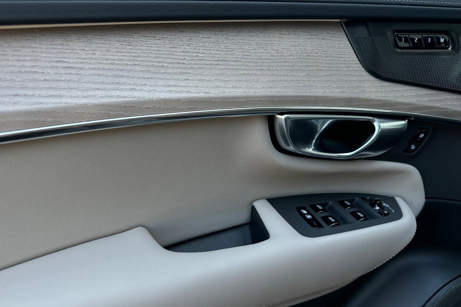 New 2026 Volvo XC90 B5 Plus image 10
