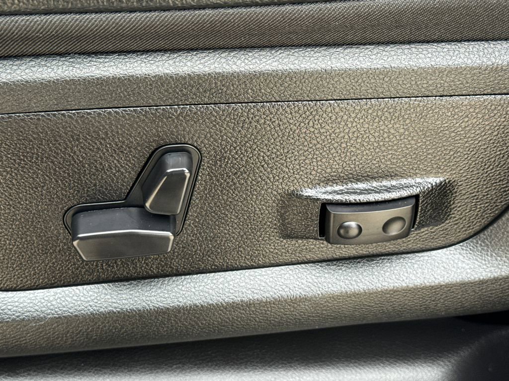 Used 2024 RAM 3500 Laramie AWD/4WD image 21