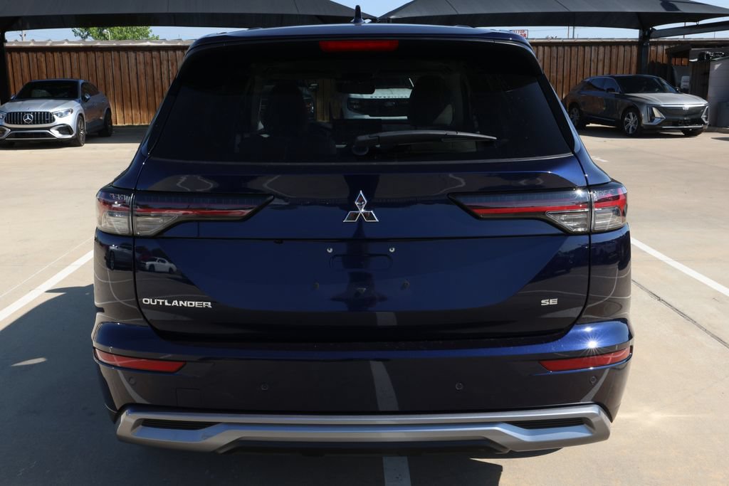 Used 2025 Mitsubishi Outlander SE FWD image 6