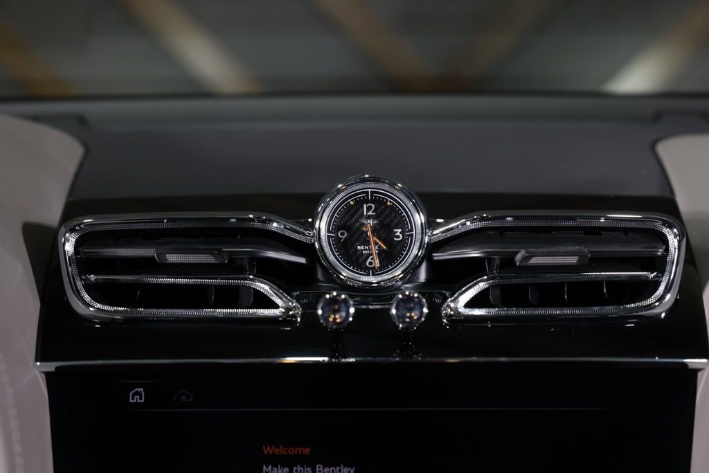 Used 2022 Bentley Bentayga image 33