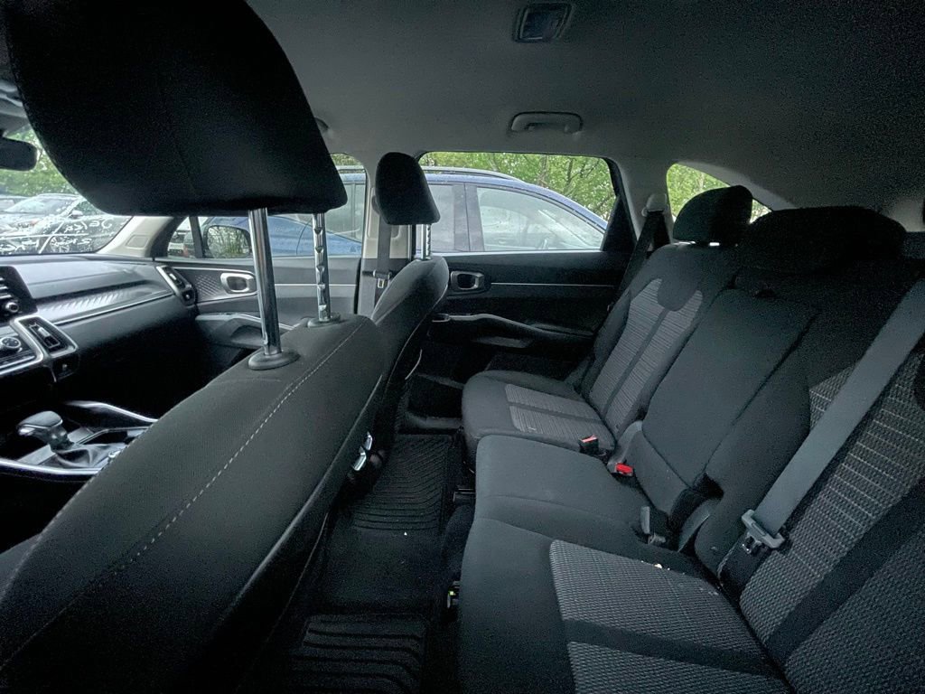 Used 2023 Kia Sorento LX image 6