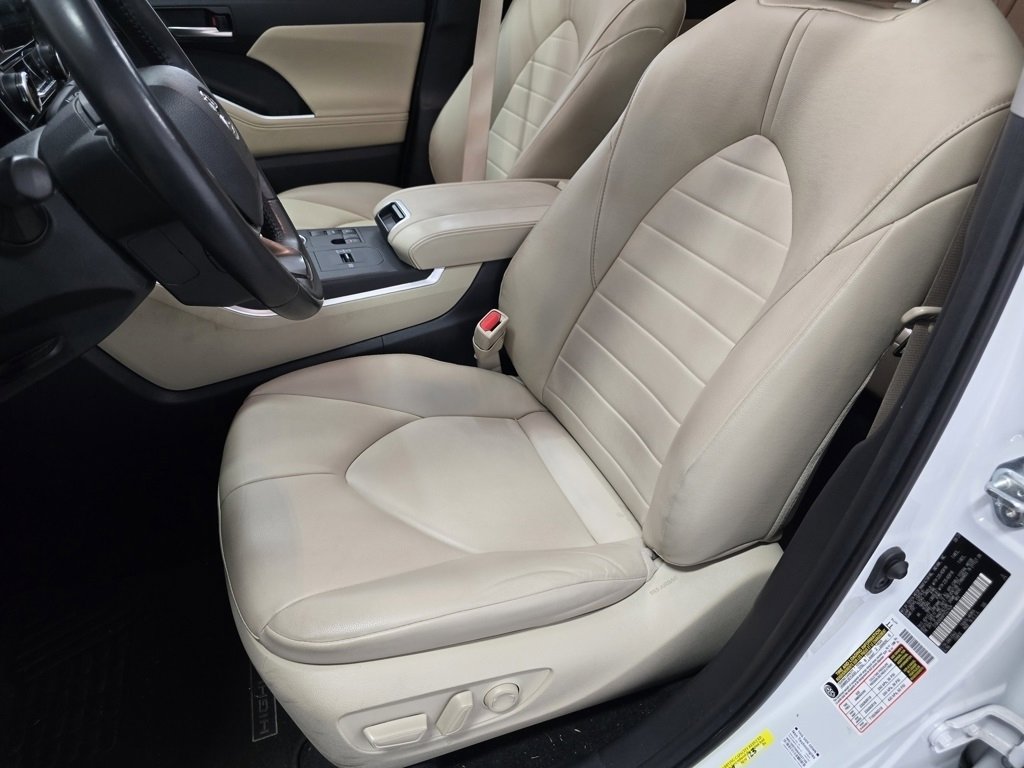 Certified 2023 Toyota Highlander XLE image 25