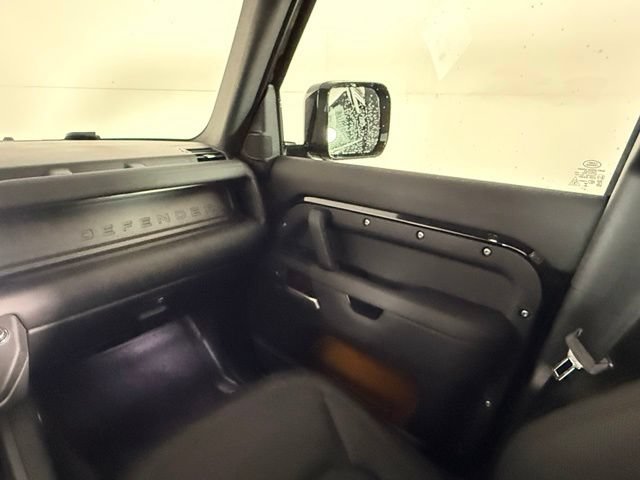 Used 2025 Land Rover Defender 130 X-Dynamic SE AWD/4WD image 18
