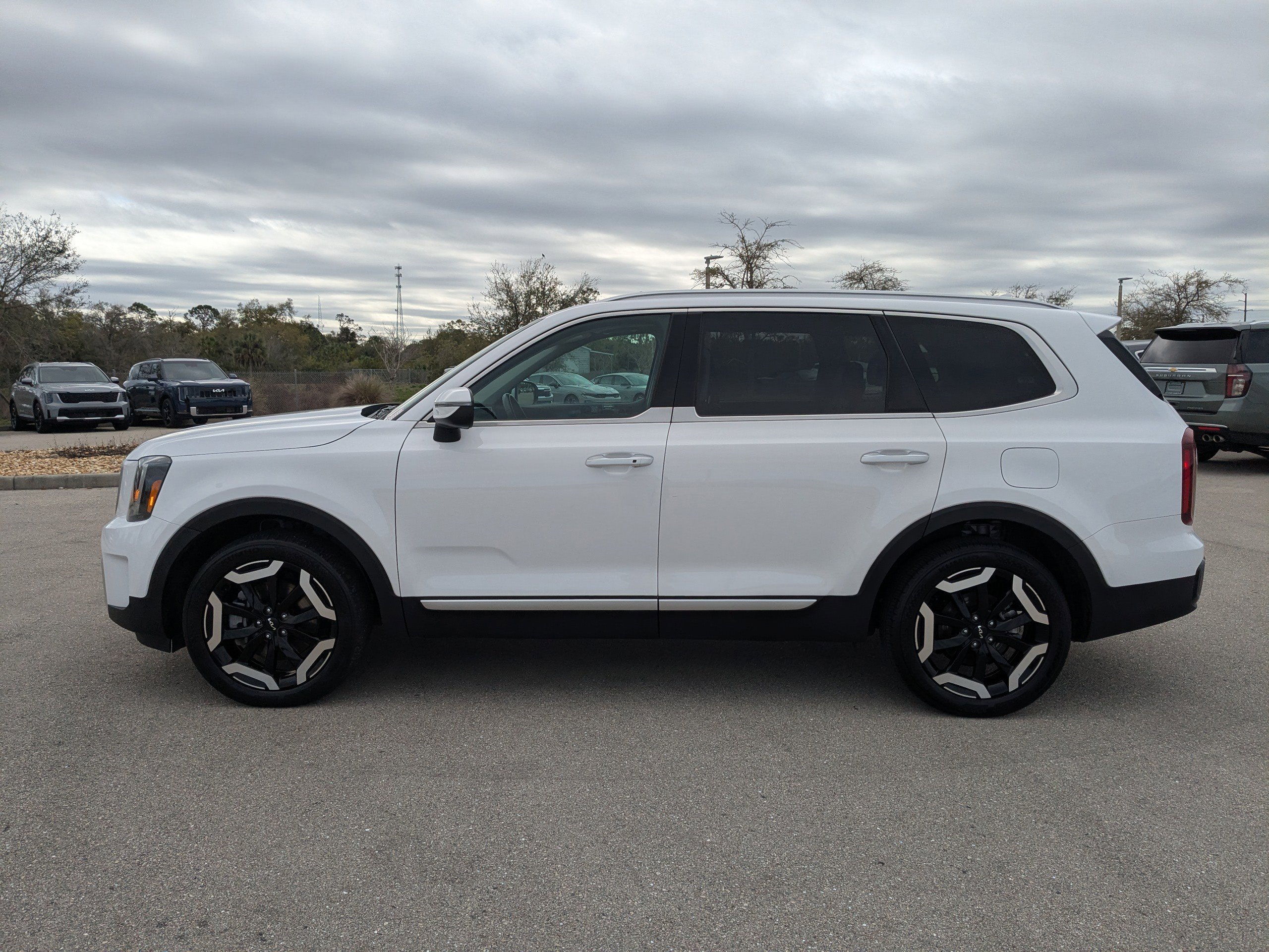 Certified 2025 Kia Telluride S image 8