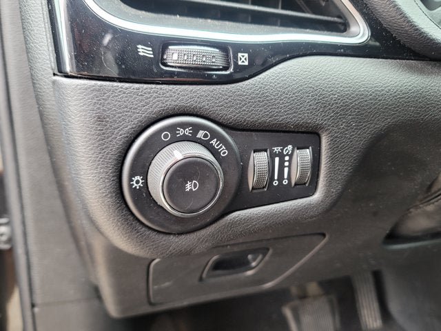 Used 2019 Jeep Cherokee Latitude Plus AWD/4WD image 22