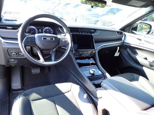 New 2025 Jeep Grand Cherokee L Altitude image 13