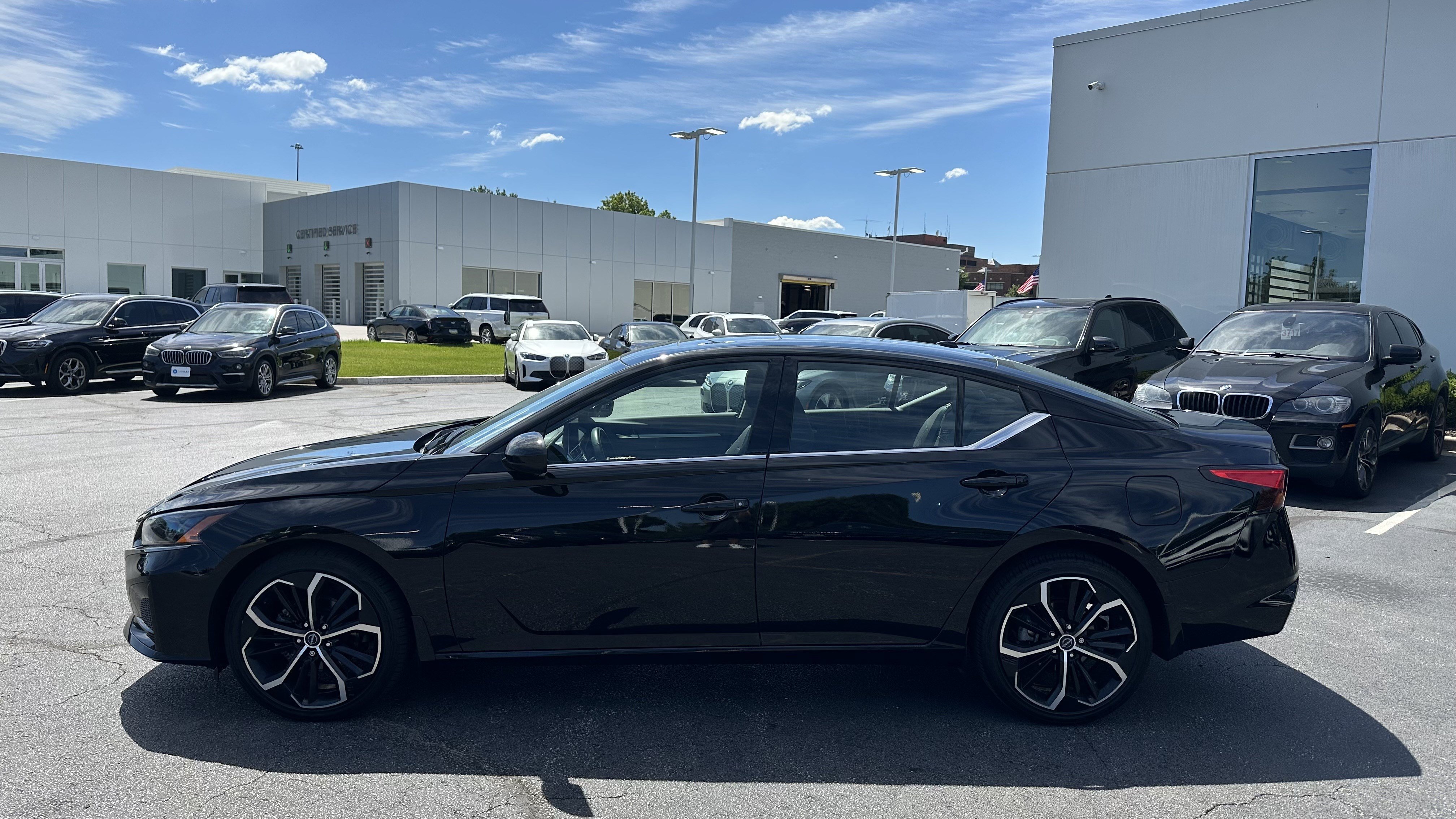 Used 2024 Nissan Altima 2.5 SR w/ SR Premium Package AWD/4WD image 7