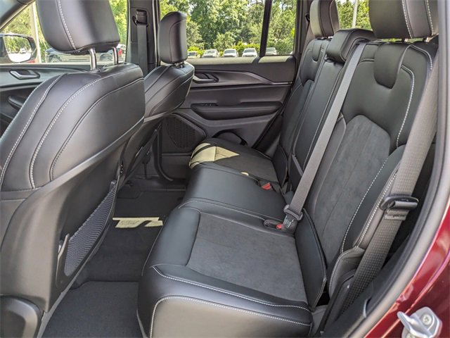 New 2025 Jeep Grand Cherokee Altitude image 13