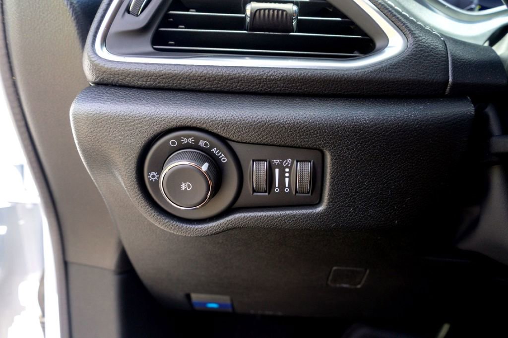 New 2026 Chrysler Pacifica Limited FWD image 18