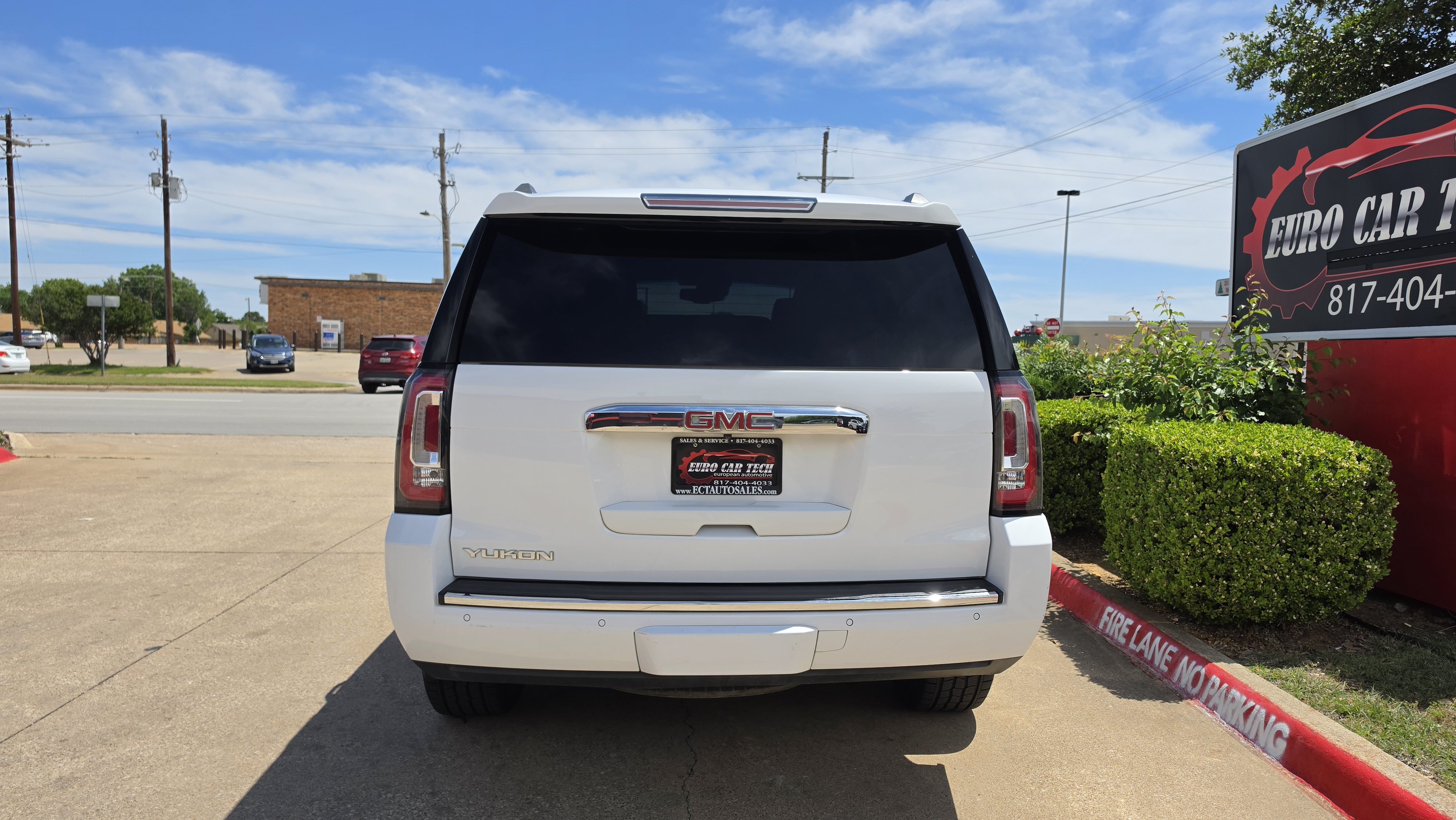 Used 2018 GMC Yukon Denali RWD image 4