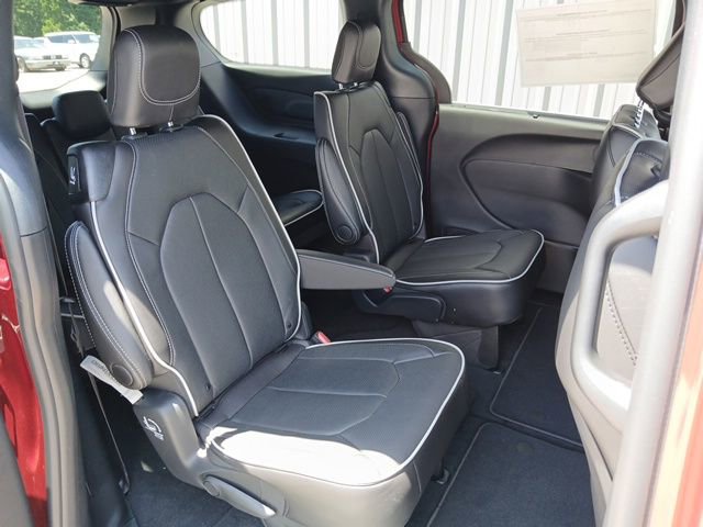 New 2027 Chrysler Pacifica Limited FWD image 22