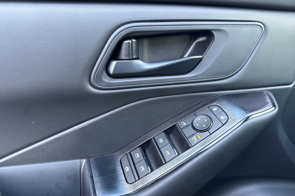 New 2026 Nissan Rogue S image 8