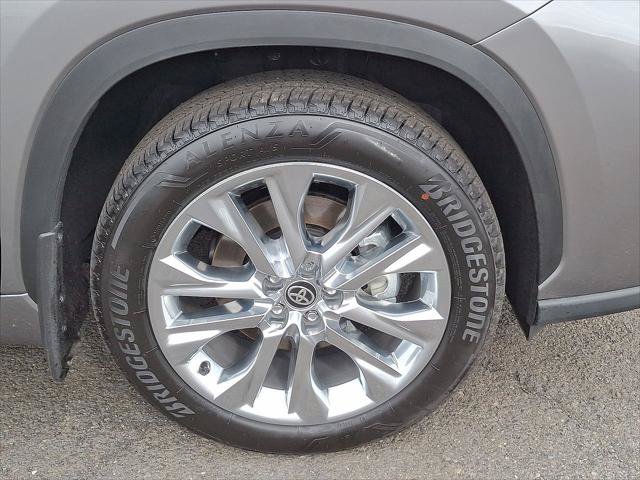 Certified 2026 Toyota Highlander Limited AWD/4WD image 29