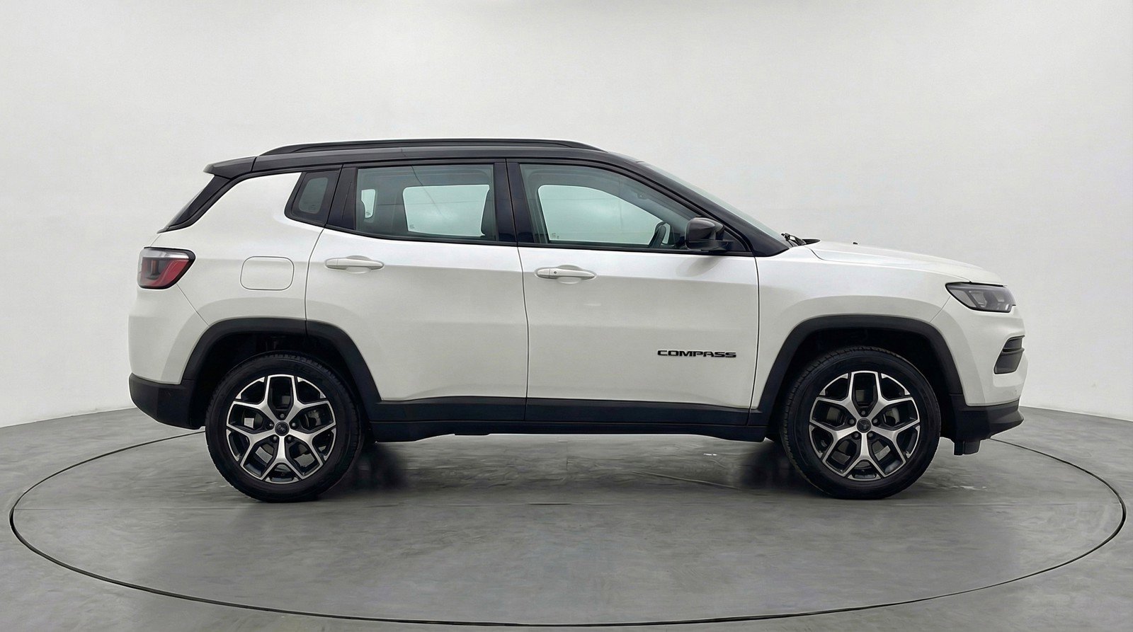 Used 2025 Jeep Compass Limited image 11