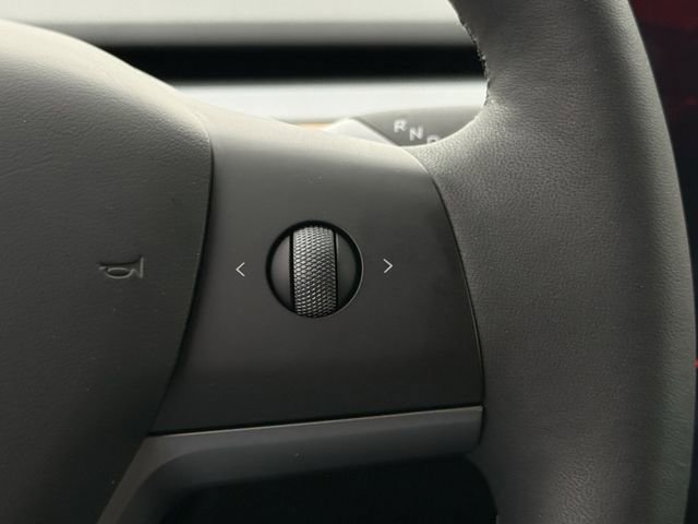 Used 2024 Tesla Model Y 2WD image 11