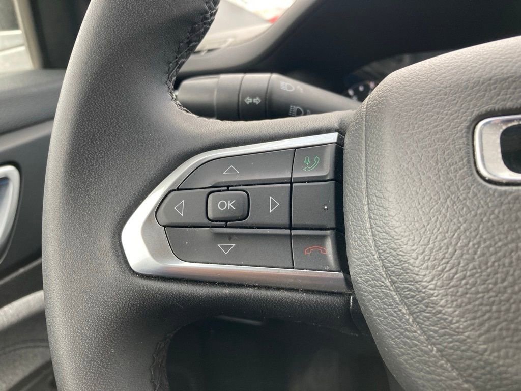 Used 2025 Jeep Compass Latitude image 14