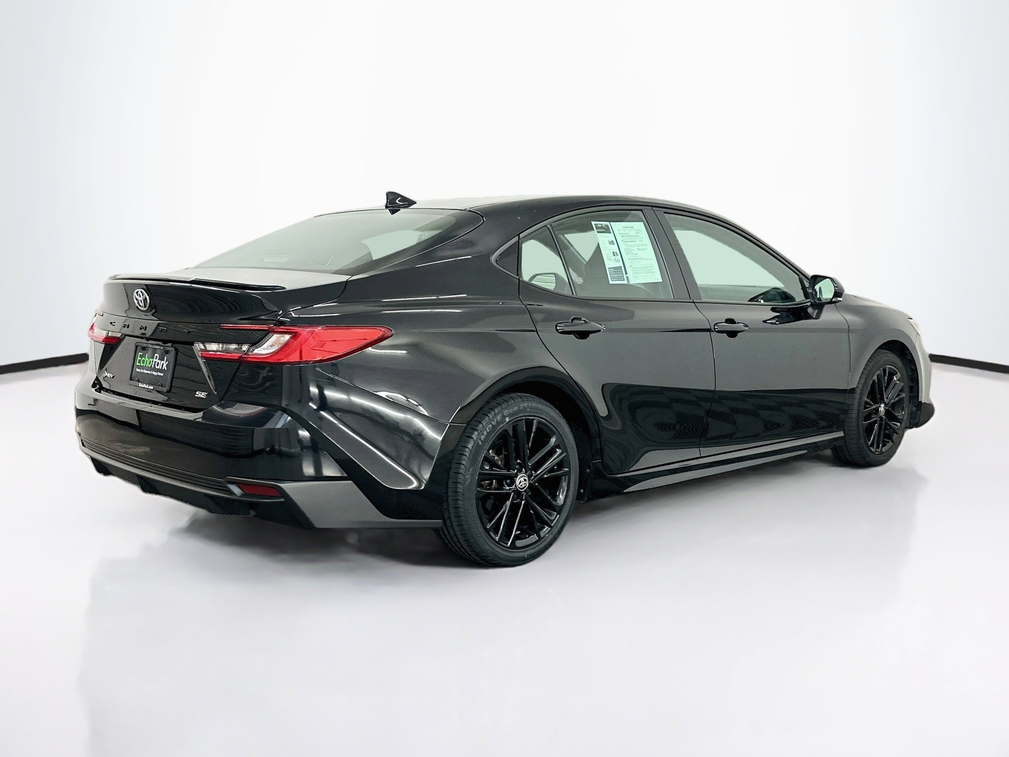 Used 2025 Toyota Camry SE FWD image 9