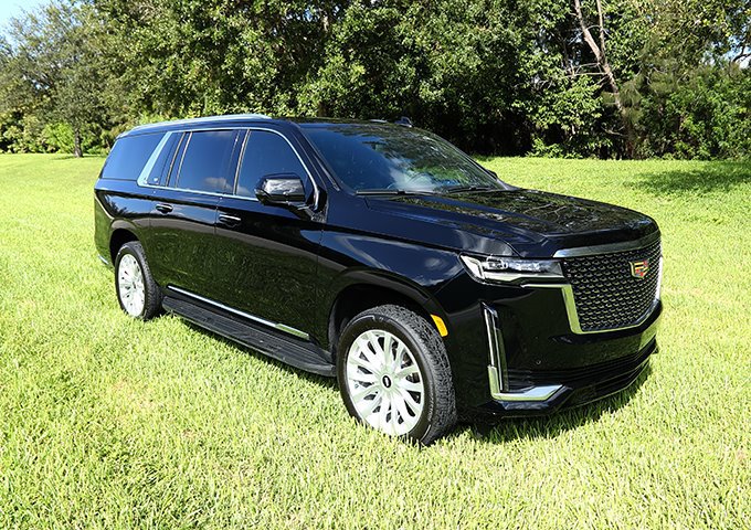 Used 2023 Cadillac Escalade ESV Luxury image 1